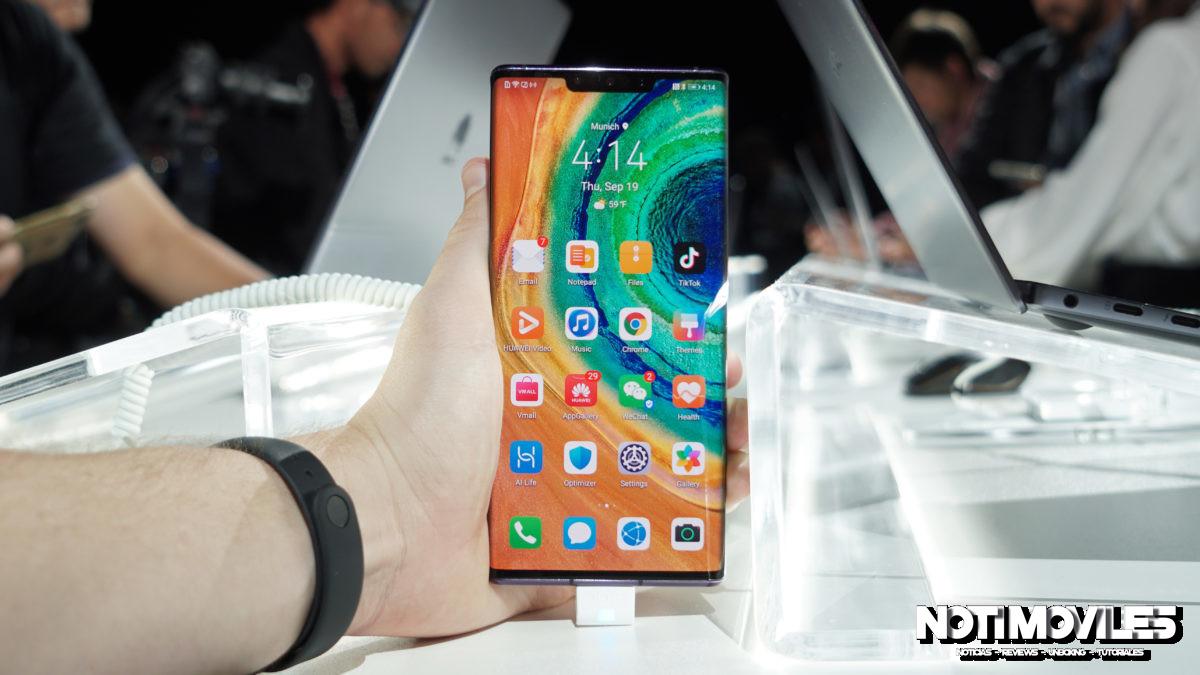 Huawei-Mate-30-Pro-home-screen-in-hand-1200x675.jpg