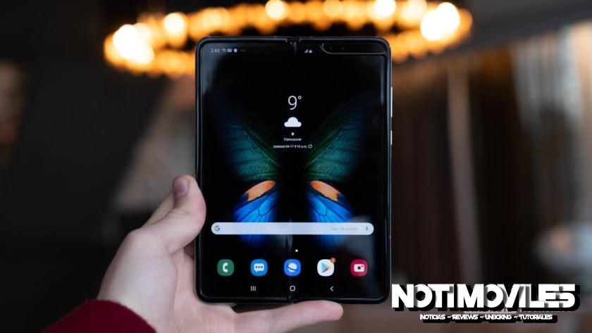 Samsung-Galaxy-Fold-tablet-mode-in-hand-840x473.jpg