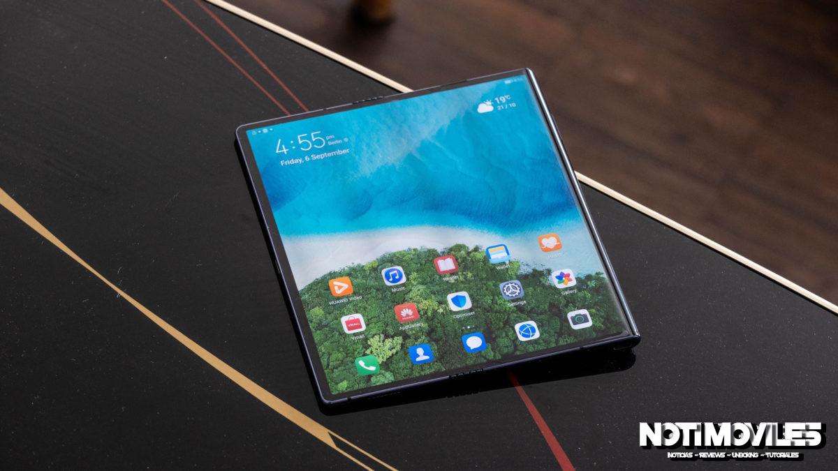 Huwei-Mate-X-Edited-unloded-on-table-1-1200x675.jpg