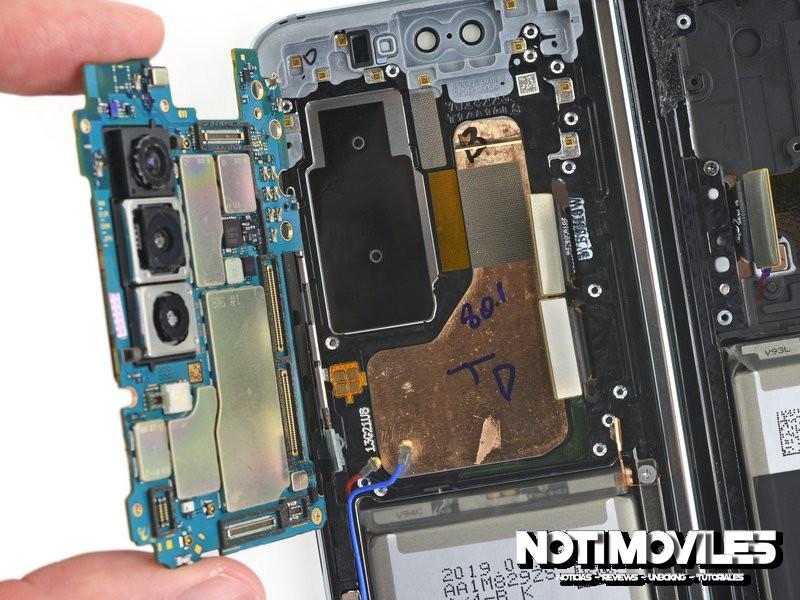 El desmontaje de Samsung Galaxy Fold revela cómo Samsung abordó sus problemas