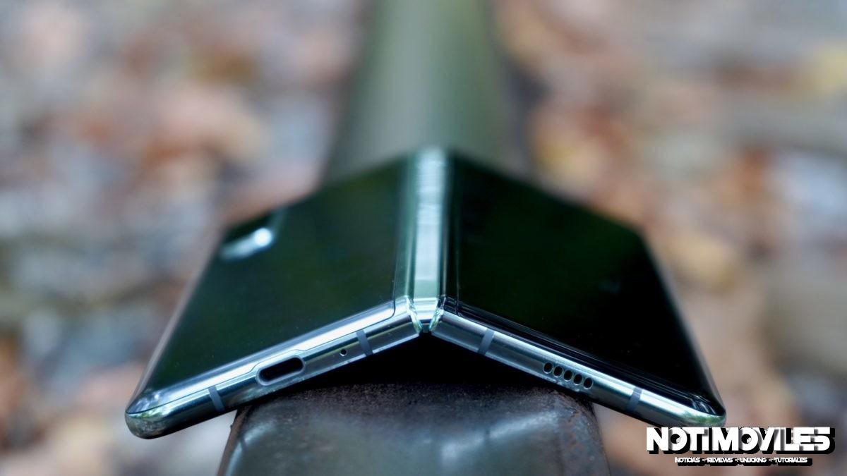 Samsung-Galaxy-Fold-review-resting-on-tracks-1200x675.jpeg
