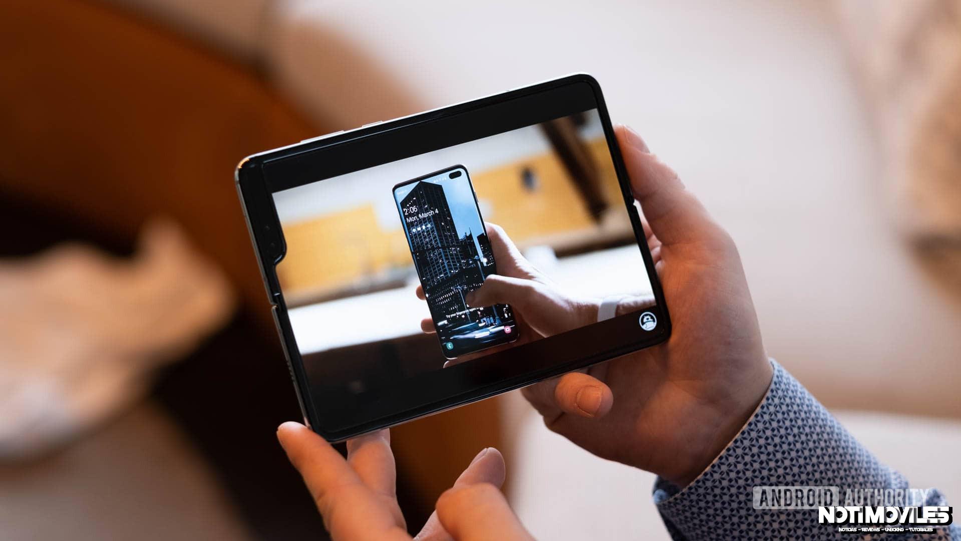 Motorola Razr se descompone mucho antes de Galaxy Fold en prueba de plegado