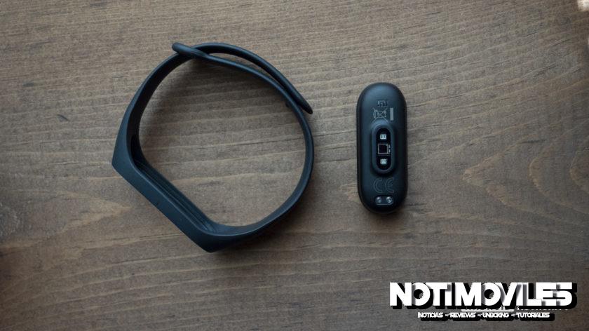 xiaomi-mi-band-4-review-with-band-840x472.jpg