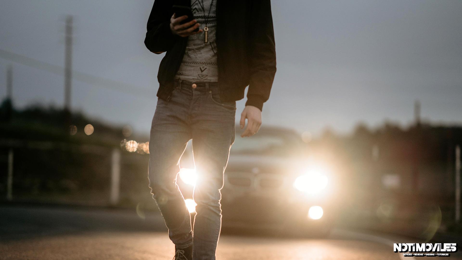 distracted-walking-android-heads-up.jpg