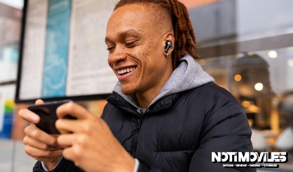 JBL presenta el primer micrófono USB y auriculares inalámbricos para juegos